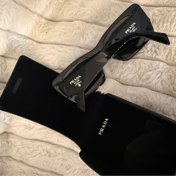 Prada Black Sunglasses with Triangle Logo - Picture 4 of 10